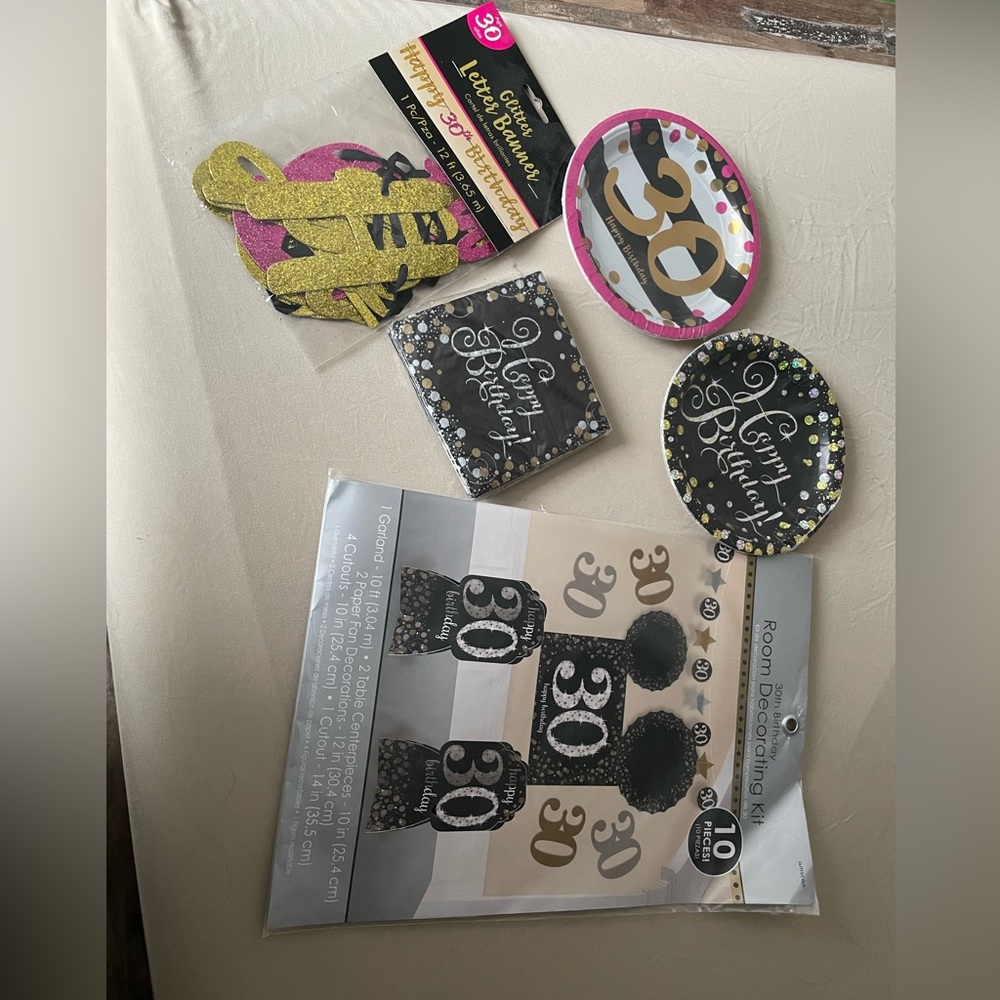 NWT unopened 30th birthday decorations